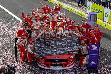 Scott McLaughlin and the No. 17 team celebrate the 2020 Supercars championship